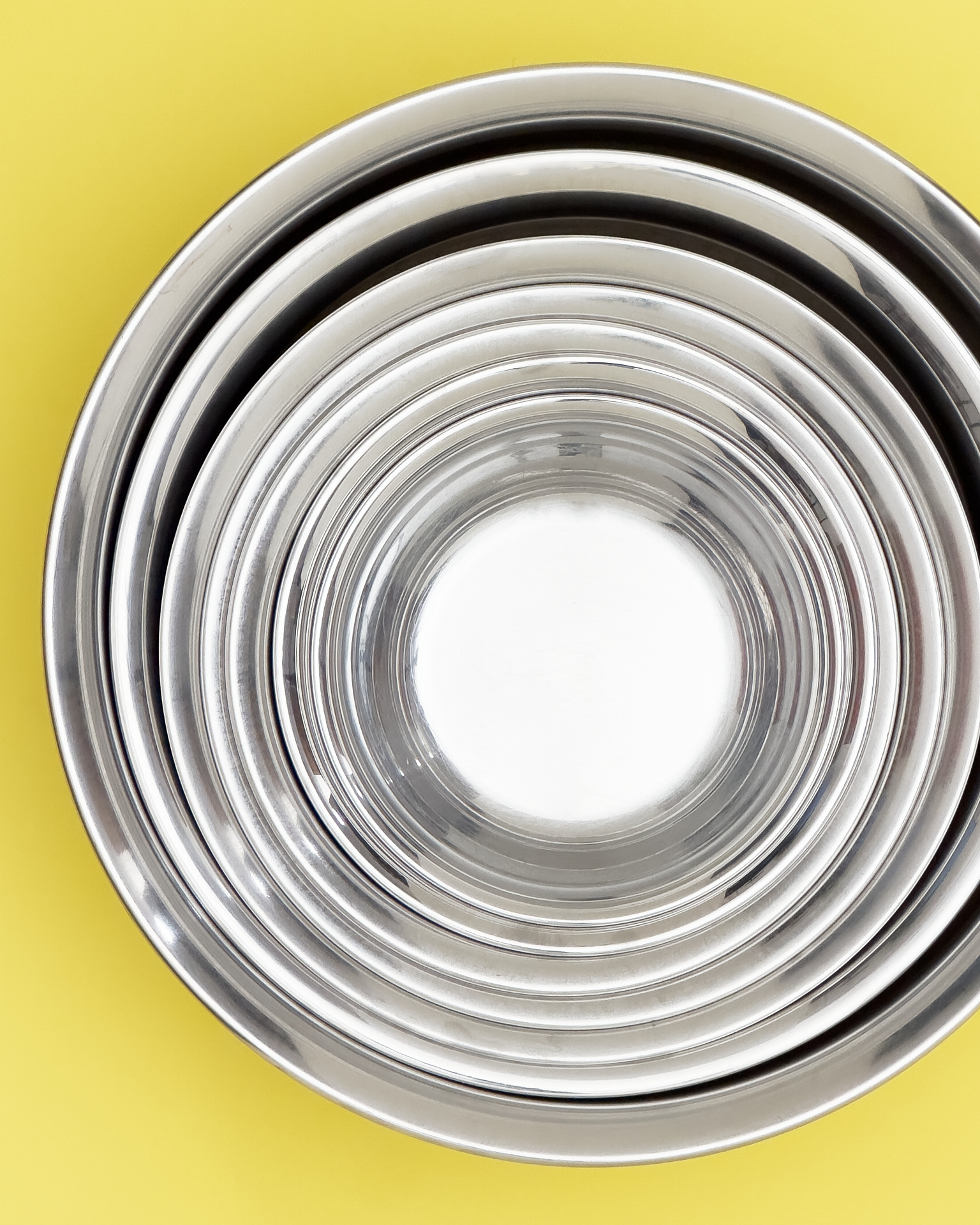 Die besten Edelstahlschuesseln fuer die Kueche von Contacto aus dem Gastronomie-Bedarf. Schwer und gut geformt, halten ewig.